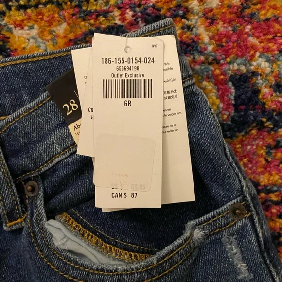 NWT Abercrombie and Fitch 90’s Straight Leg Jeans - Picture 5 of 5